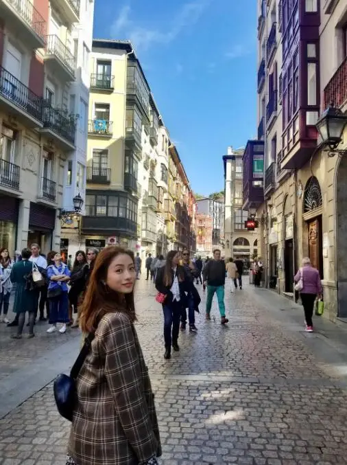 石原里美的西班牙本色旅行：揭秘女神的另一面，感受伊比利亚半岛的魅力！